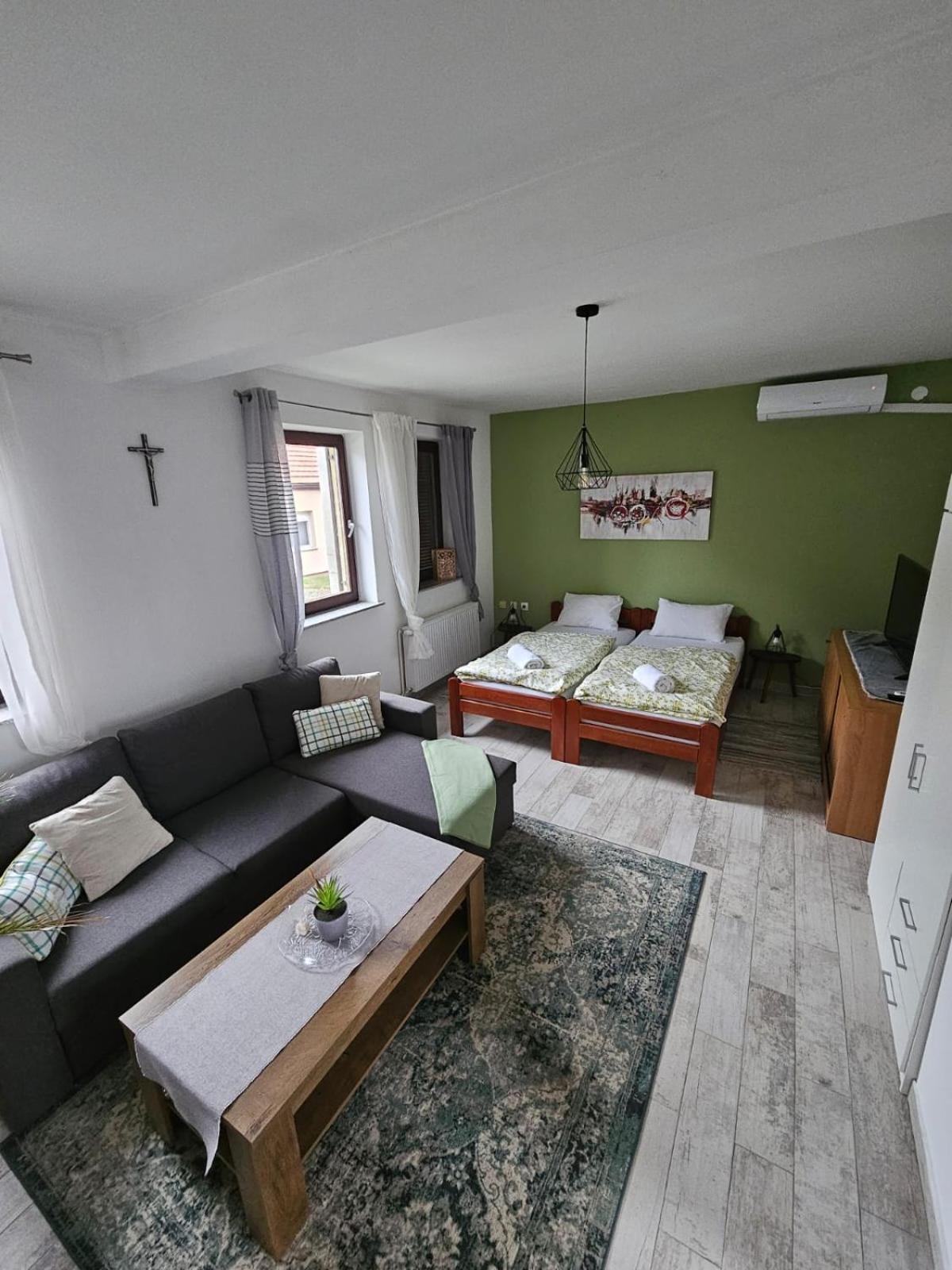 Studio Apartman Dora Ilok Ngoại thất bức ảnh