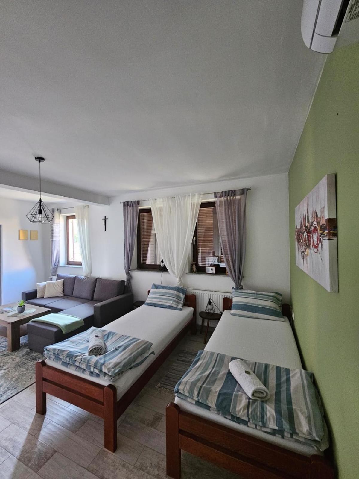 Studio Apartman Dora Ilok Ngoại thất bức ảnh